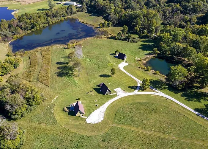 Дом отдыха Breathtaking A-frame With Impressive Nature Views In Carbondale, Illinois Makanda
