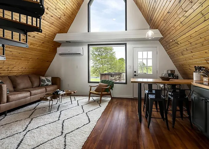 Дом отдыха Breathtaking A-frame With Impressive Nature Views In Carbondale, Illinois Makanda