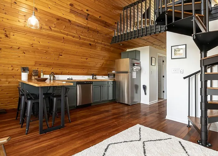 Дом отдыха Breathtaking A-frame With Impressive Nature Views In Carbondale, Illinois Makanda